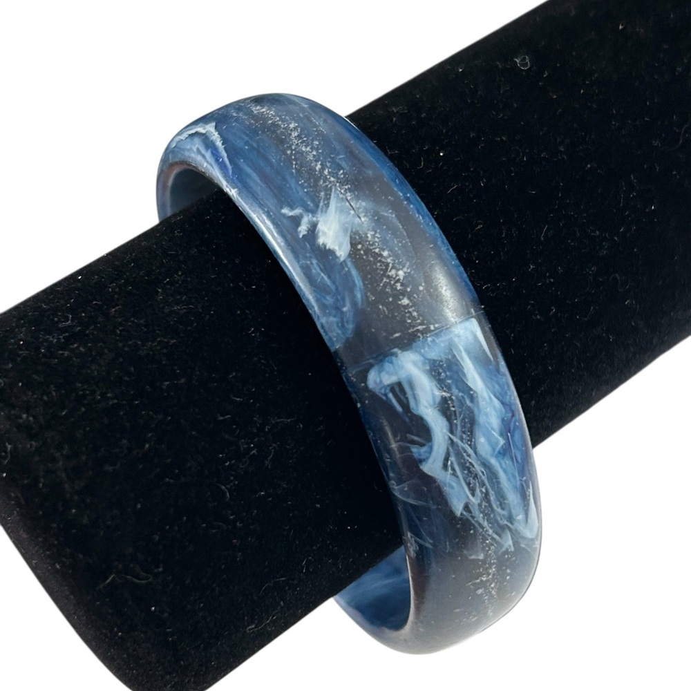 Blue Denim White Swirl Plastic 3” Bangle Bracelet Womens Vintage 1980s Preowned